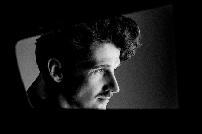 Domenique Dumont signs to The Leaf Label and announces new album 'People On Sunday'