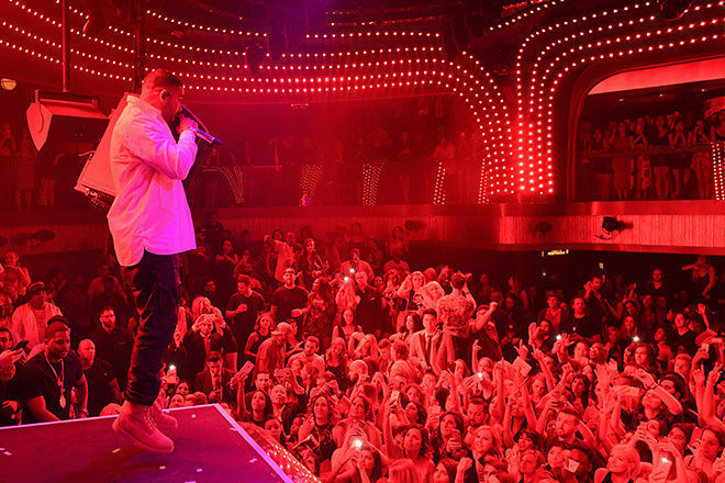 Drake drops by JEWEL in Las Vegas for surprise performance