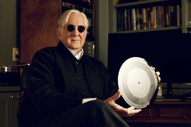 Inventor creates CD-vinyl hybrid that sounds better "than any other format"