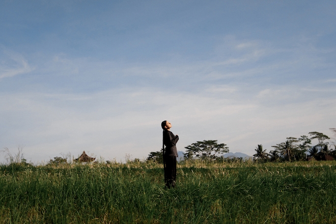 Noé Solange explores growth and self-discovery in new single 'Bloom'