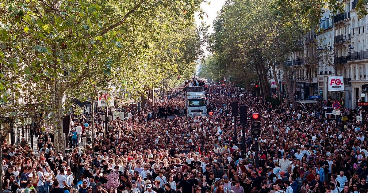 Capa editorial sem foto da The Clubber: Techno Parade mobiliza 350 mil pessoas em Paris contra nova lei francesa