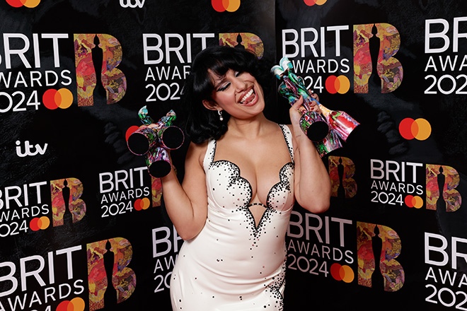 RAYE makes history as first artist to take home six BRIT Awards in one year