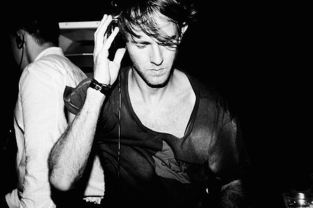 Richie Hawtin pushes monitor on iPhone-wielding fan