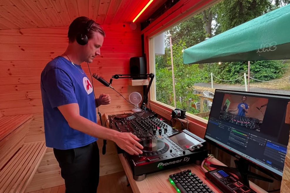 New radio station begins broadcasting from Stockholm public sauna