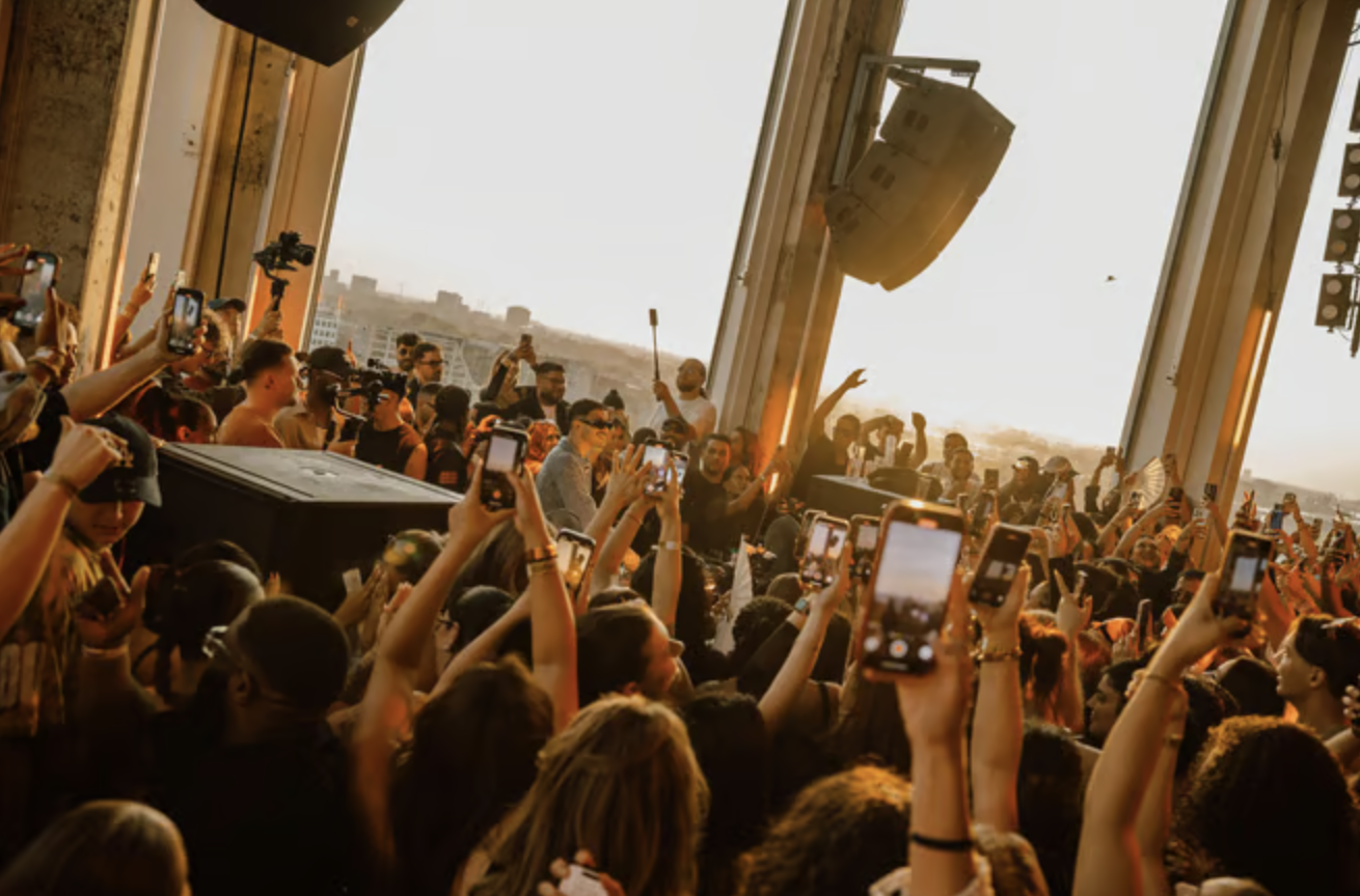 Amsterdamska wieża A'DAM Tower wprowadza zakaz fotografowania na parkietach tanecznych