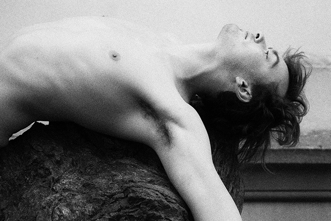 Premiere: TÂCHES inaugurates the launch of his new label with 'I Still Think About You'