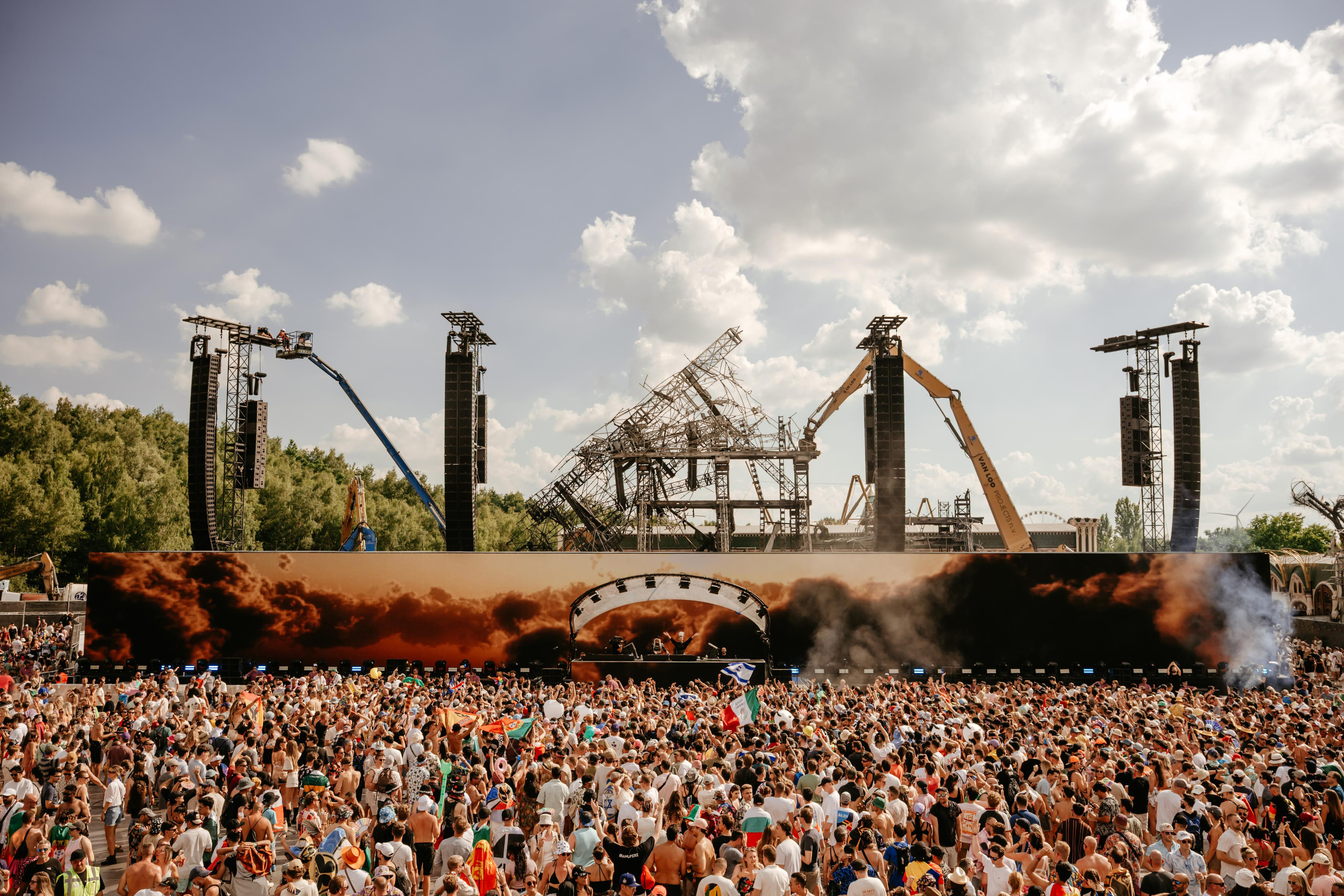 35-year-old woman dies after falling ill at Tomorrowland