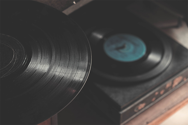 Vinyl outsells CDs in US for first time since 1987