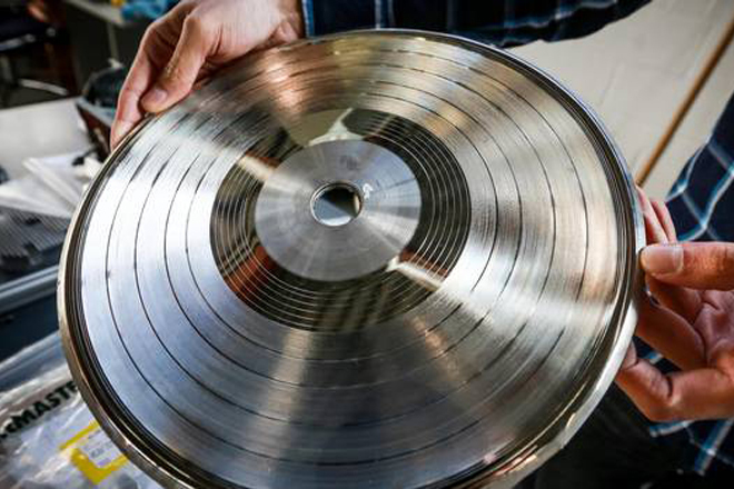 Canadian company modernises vinyl pressing technology