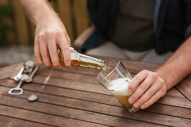New study finds any amount of alcohol consumption harms the brain