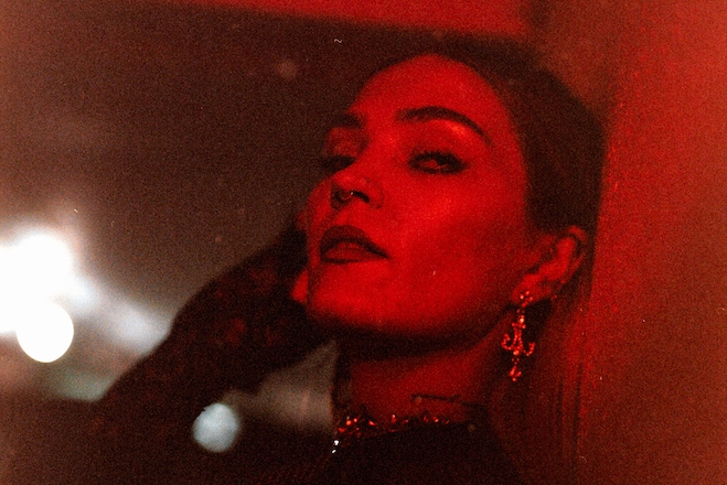 Badliana presents new video for latest single 'Motorola'