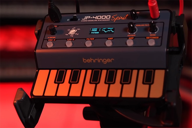 behringer JT-4000 MICRO シンセサイザー Behringer JT-4000 Micro Hybrid Modeling Synthesizer | Sweetwater