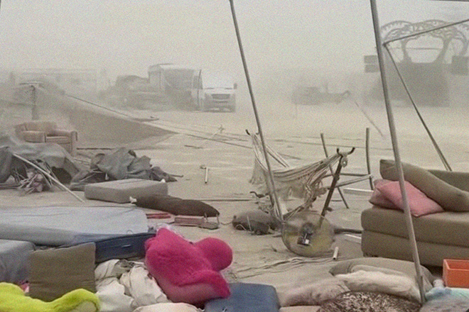Burning Man off to "chaotic" start as flood and dust storm warnings issued for 2025