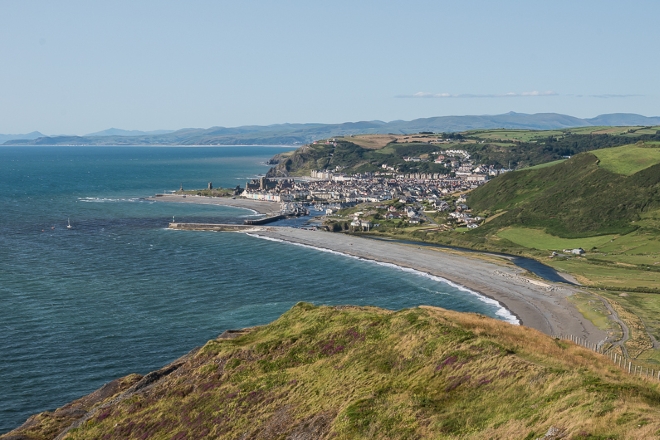 ​Welsh dog walker finds an estimated £90 million of cocaine on beach stroll