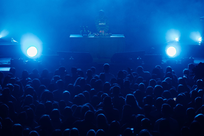 30 is the age people stop standing at gigs, new study claims