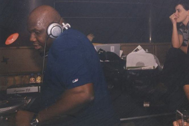 Watch Carl Cox spin a three-deck mix from 1995