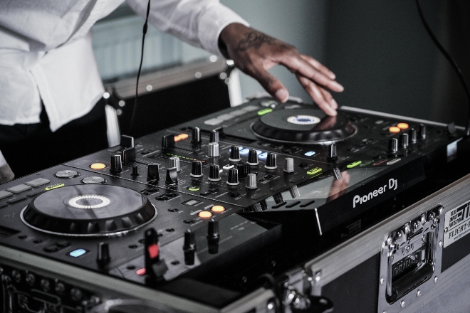 BBC Three Counties offering local DJs the chance to get a weekly mixtape on BBC Sounds