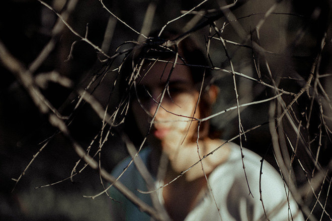 Premiere: Durante shares his dizzying new B-side 'Embrace'