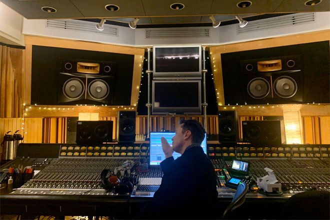 Elon Musk is making euphoric progressive house music