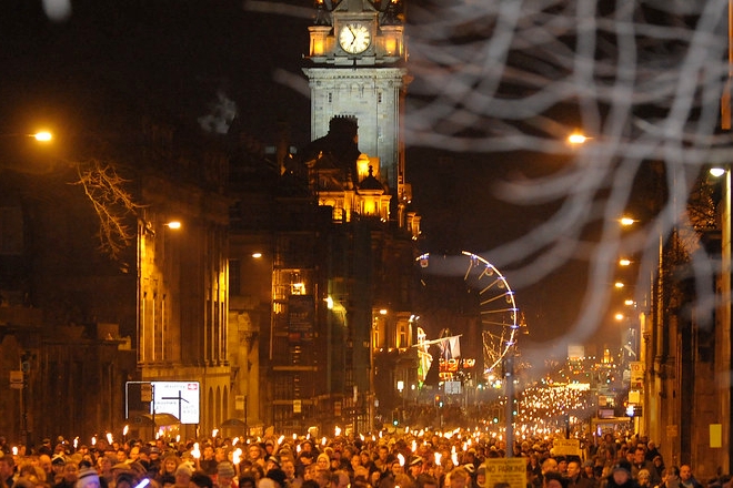 ​Nicola Sturgeon urges Scots not to travel to England for New Year’s celebrations