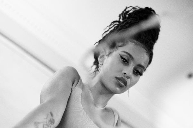 IAMDDB says she 'WOKEUPTOFLEXXX' on her new single
