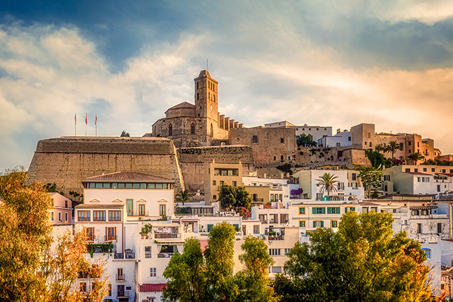 New study claims that Ibiza’s club promoter tactics are negatively impacting small businesses