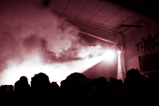 ​Police shut down 600-person illegal rave at abandoned factory in Bristol