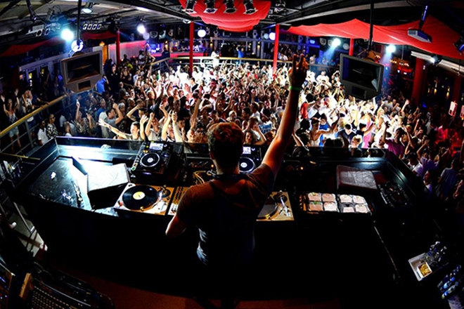Ireland is planning to extend nightclub and pub closing times