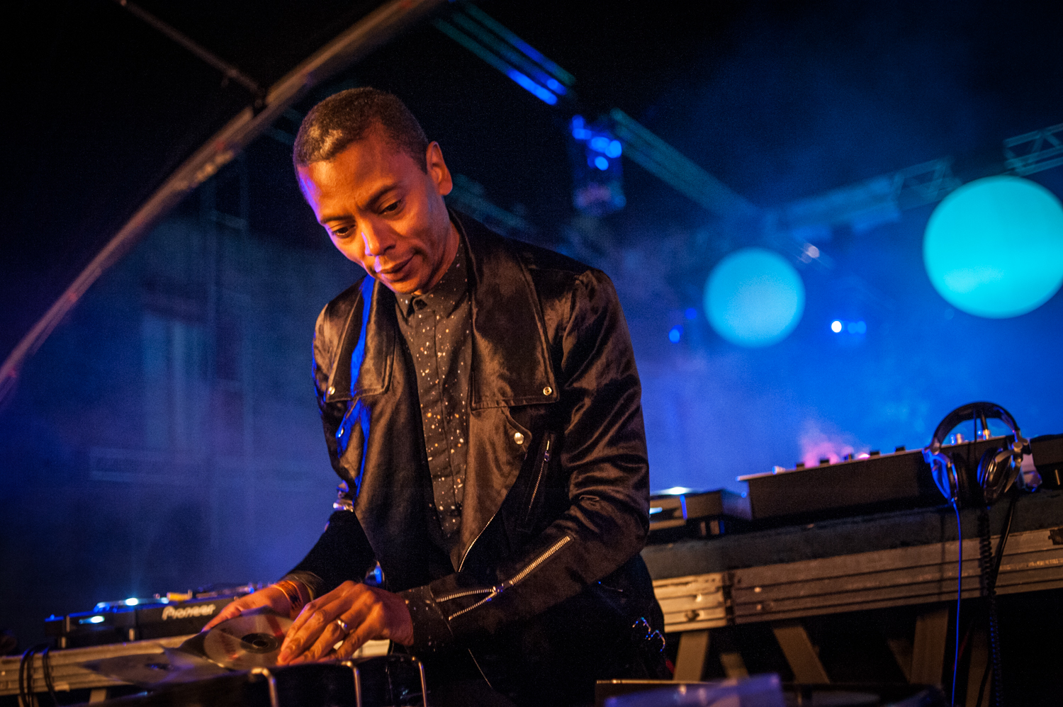 15 killer photos of Jeff Mills through the years - Mixmag.net