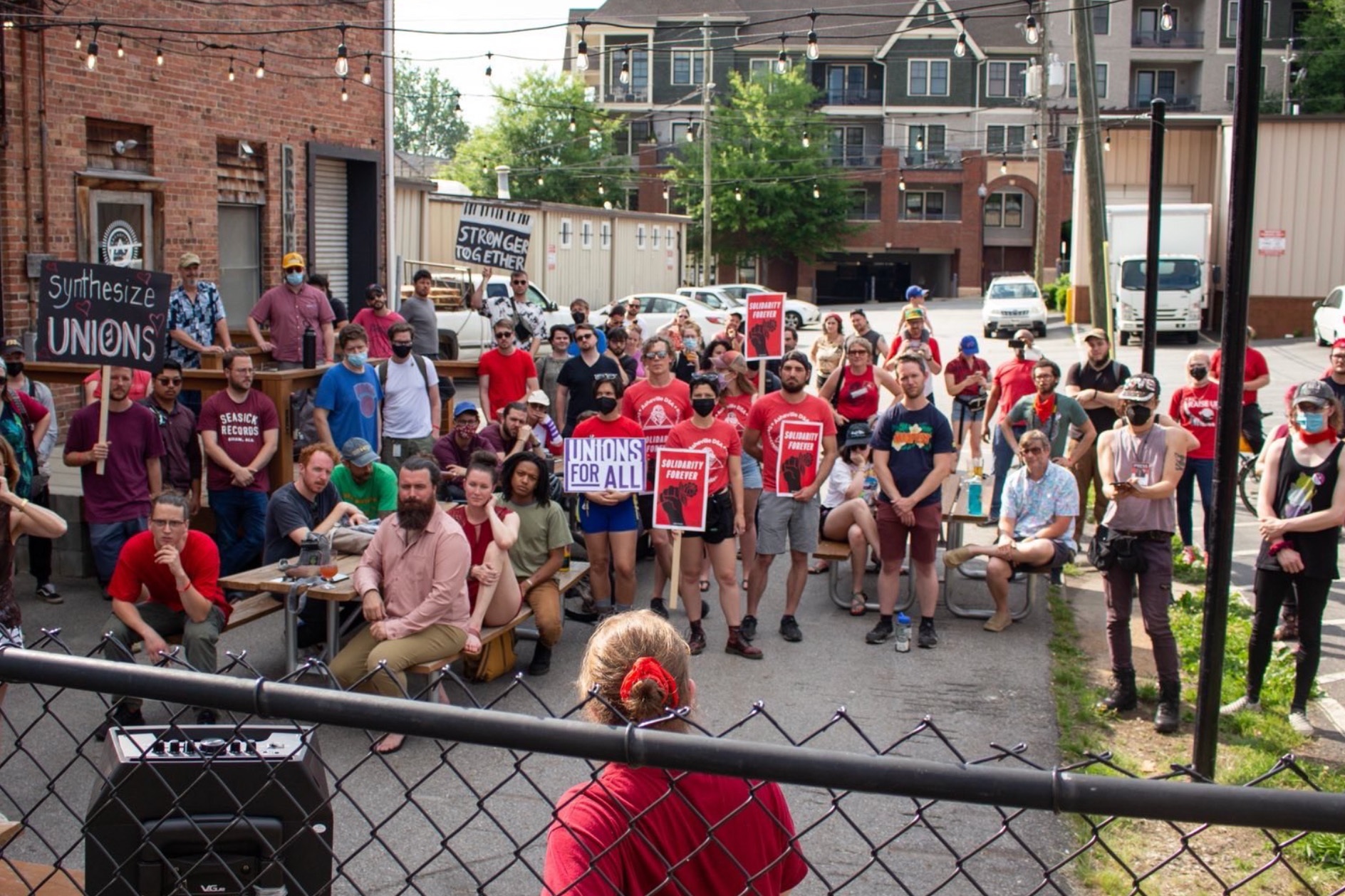 Moog Music workers are unionising to fight for fair pay
