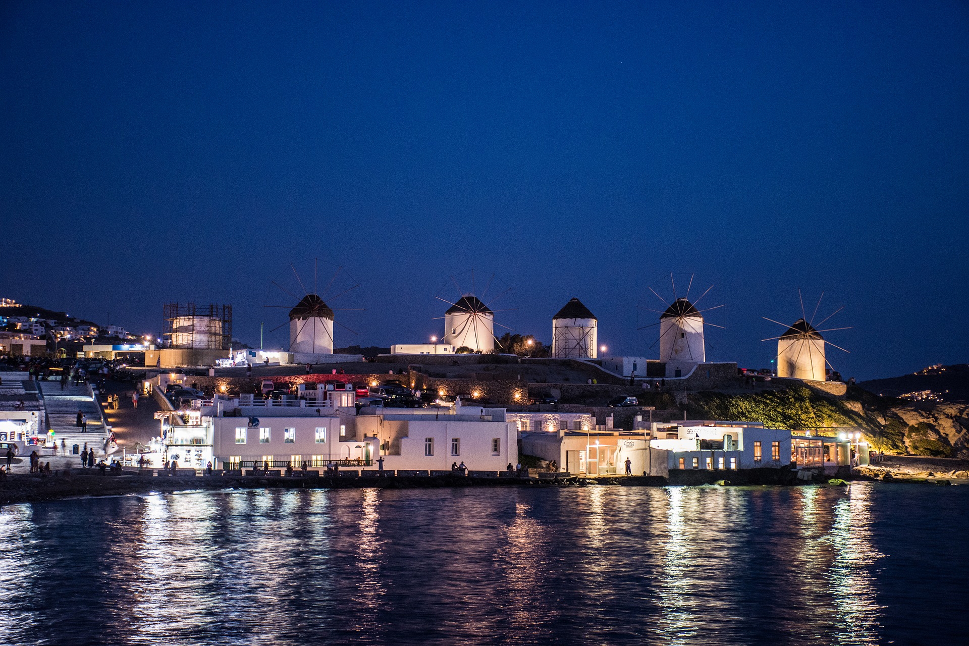 Mykonos bans music in bars, restaraunts and clubs