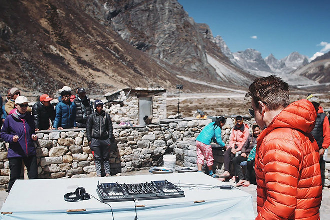 Paul Oakenfold will play the "highest party on Earth" on Mount Everest