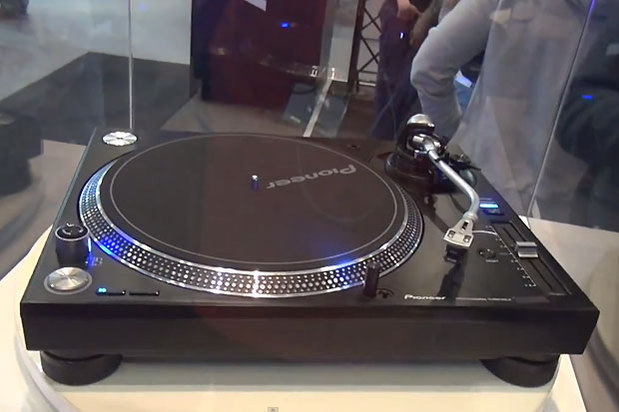 Pioneer unveils new vinyl turntable