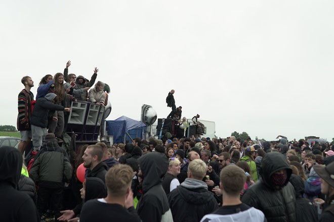 Police found it "impossible" to stop a 3000-person rave in Somerset