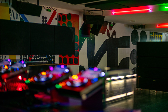 “A piece of art”: Offenbach club Robert Johnson redesigned with hand-painted mural