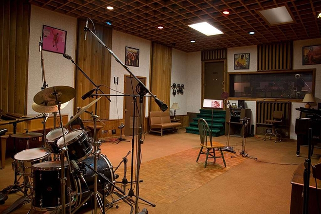 Legendary drummer Roger Hawkins has died at 75