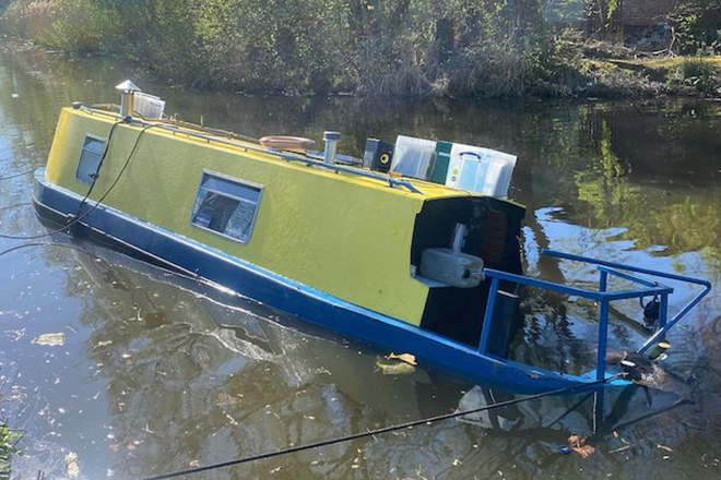 Canal boat record shop Rubber Ducky Records sinks in West Yorkshire
