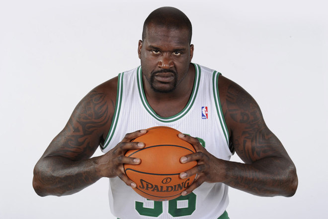 Shaquille O'Neal swaps slam dunks for decks as DJ Diesel