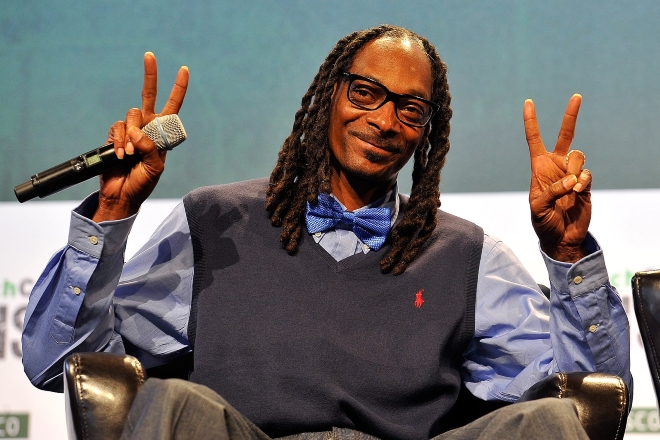 ​Snoop Dogg recalls how the Queen stopped him from getting kicked out of the UK