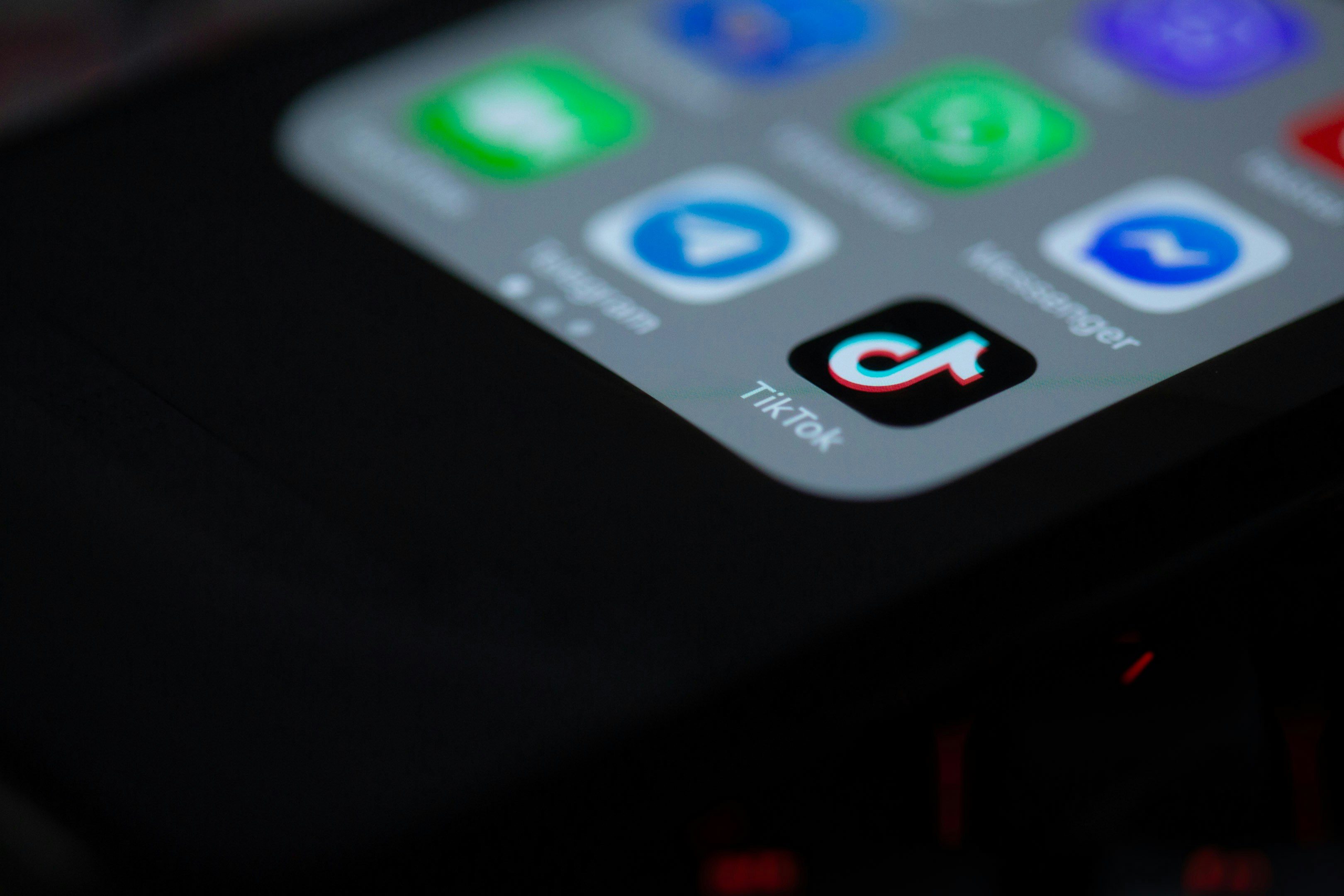 TikTok begins removing music from UMG amid licensing dispute
