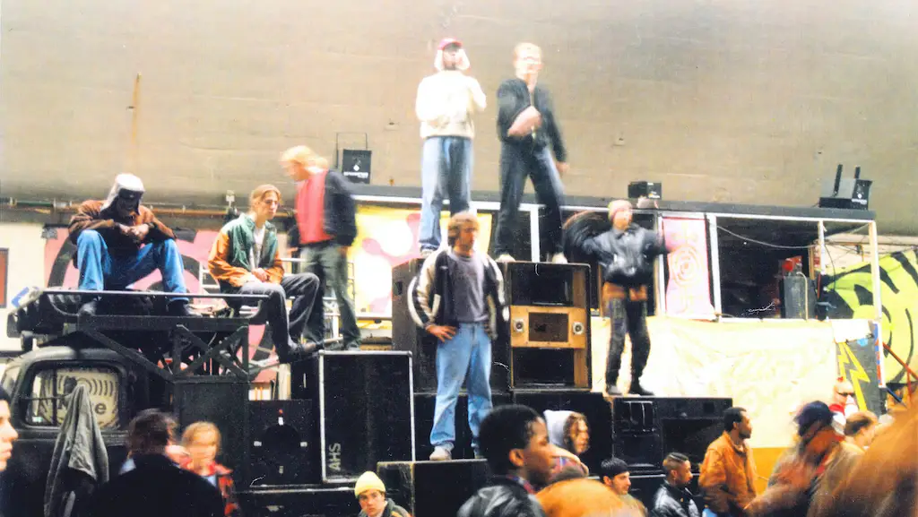 Spiral Tribe organizuje wystawę w Manchesterze poświęconą kulturze darmowych rave'ów z lat 90.