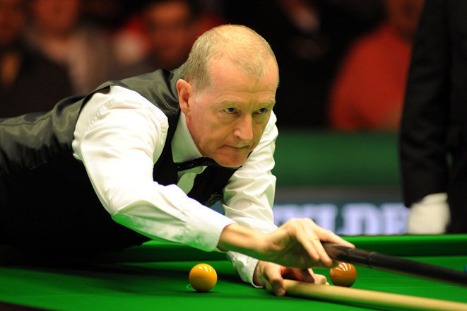 Former snooker world champ Steve Davis digs Ricardo Villalobos and Surgeon