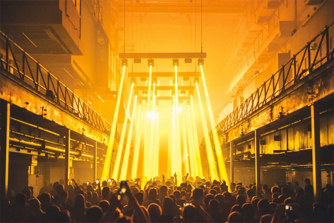 UK government minister: "It's hard to see how nightclubs will open"