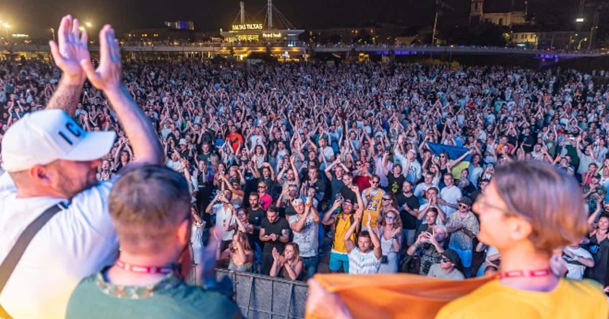 Baseline Rave Ukrainians throw huge rave in Lithuania to celebrate Independence Day ...
