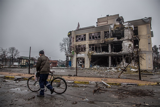 ​Ukrainian volunteers organise "clean-up raves" to rebuild war-torn areas