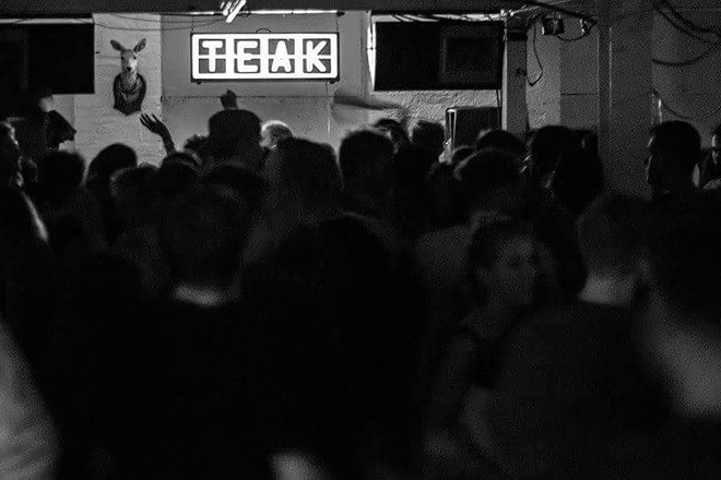 Welsh nightclubs demand date for reopening