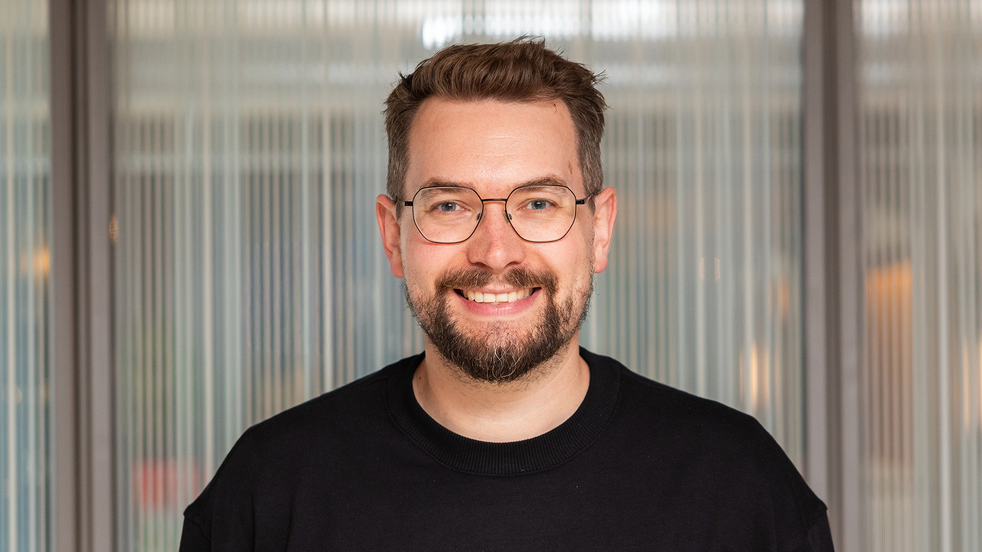 Foto. Mann smiler