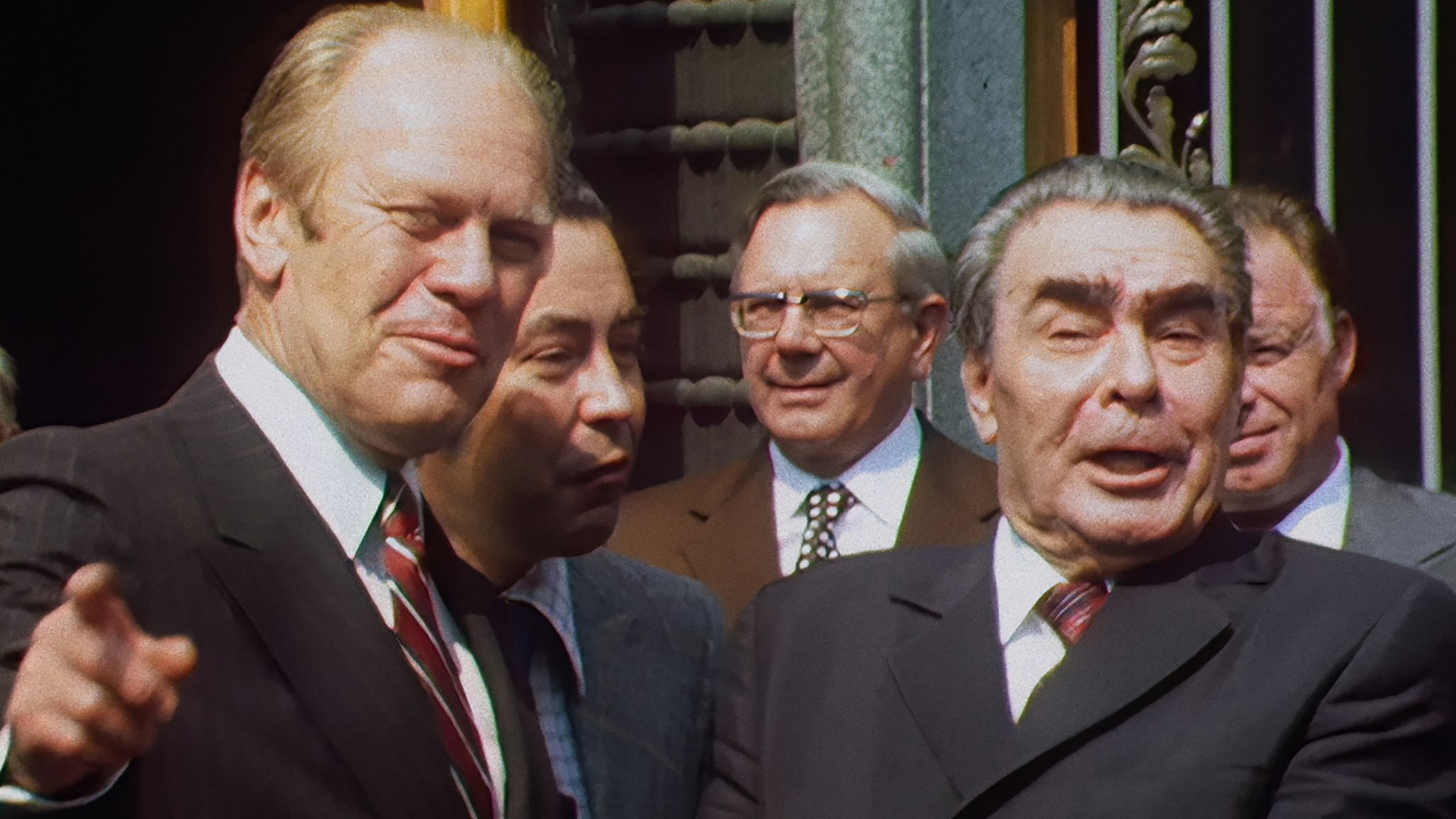 Foto. Smilende Gerald Ford og Leonid Bresjnev.