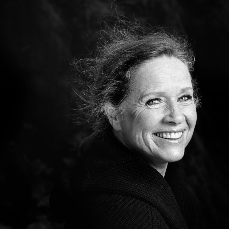 portrett av kvinne som smiler