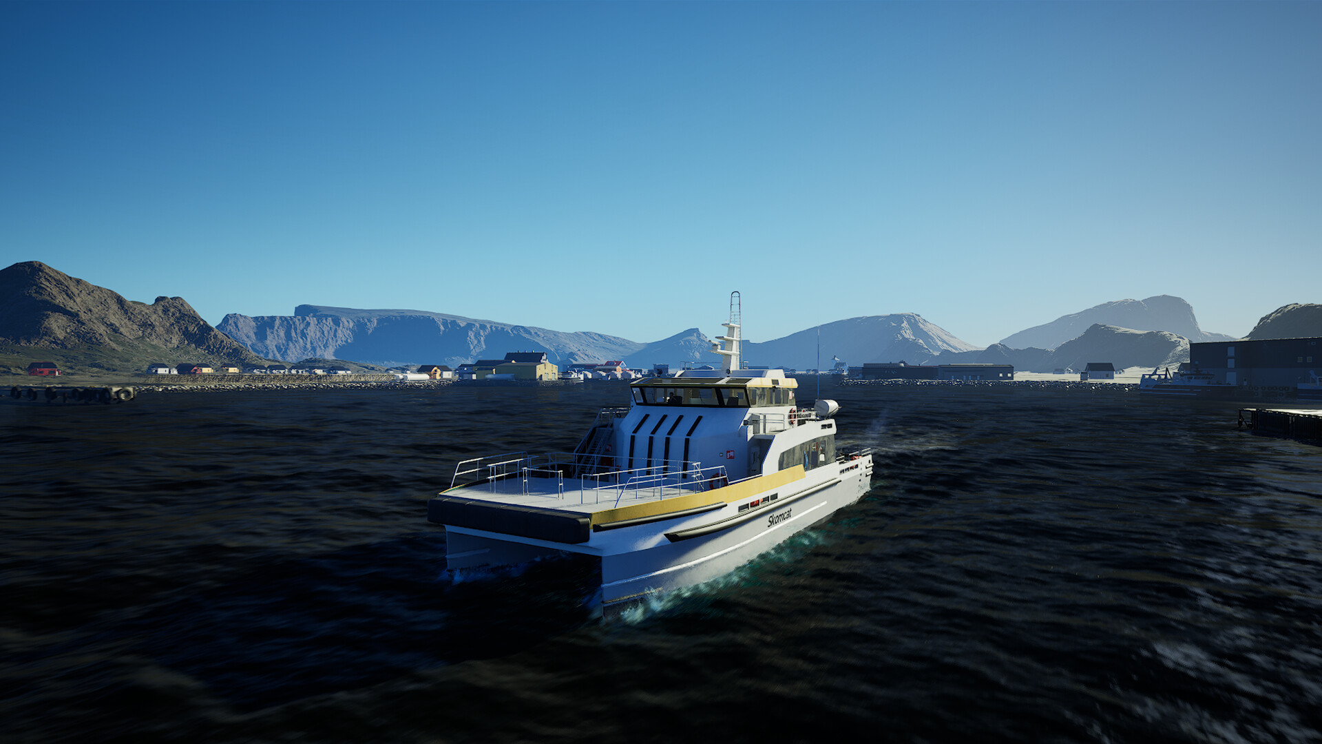 Illustrasjon. Datagrafikk av et hvitt lasteskip på havet mot en fotorealistisk bakgrunn av fjell og småhus